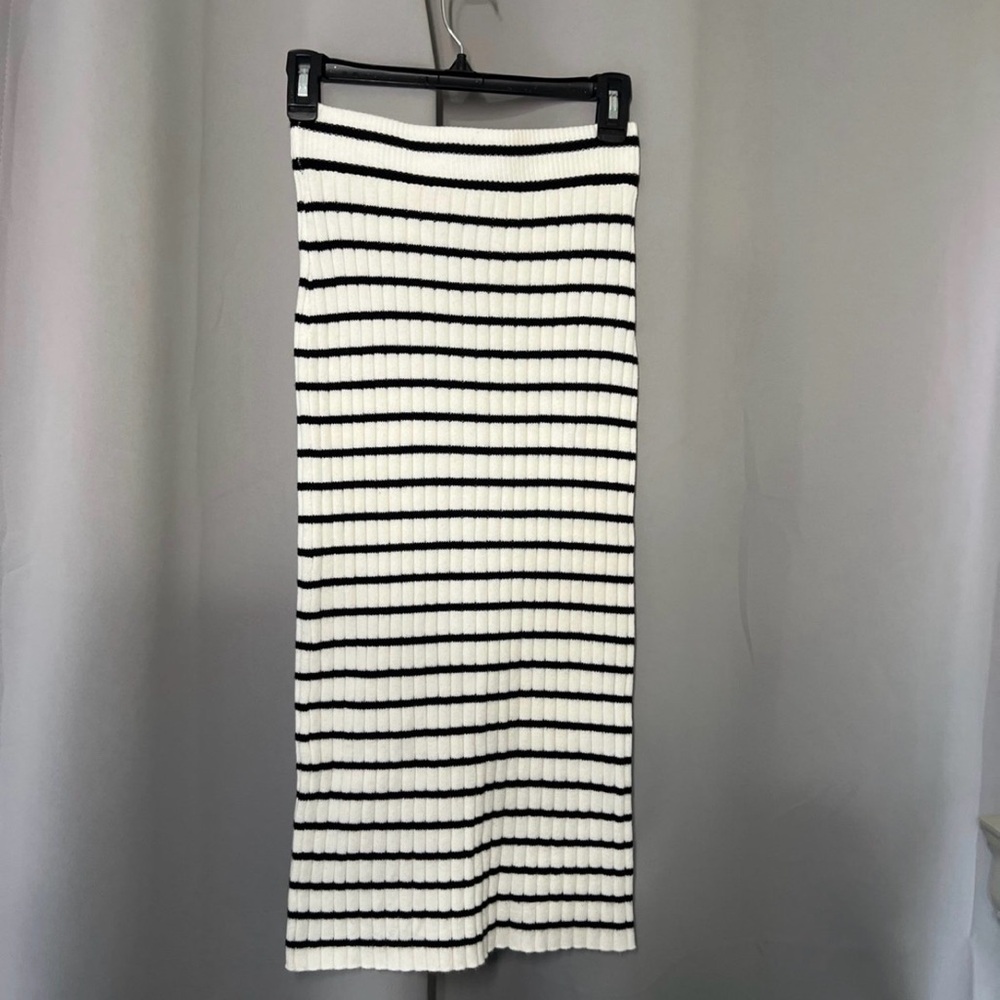 Universal Thread Black and White Ribbed Maxi Skirt